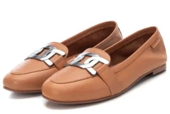 Mocasines planos de piel con adorno para mujer