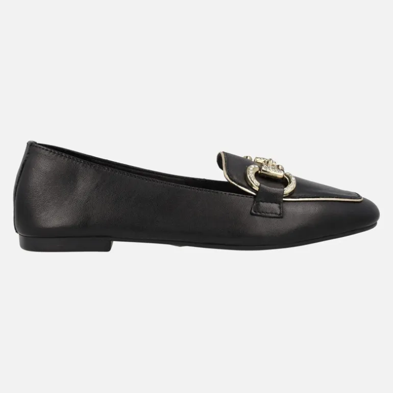 Mocasines planos de piel con adorno metálico para mujer
