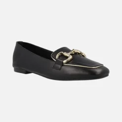 Mocasines planos de piel con adorno metálico para mujer