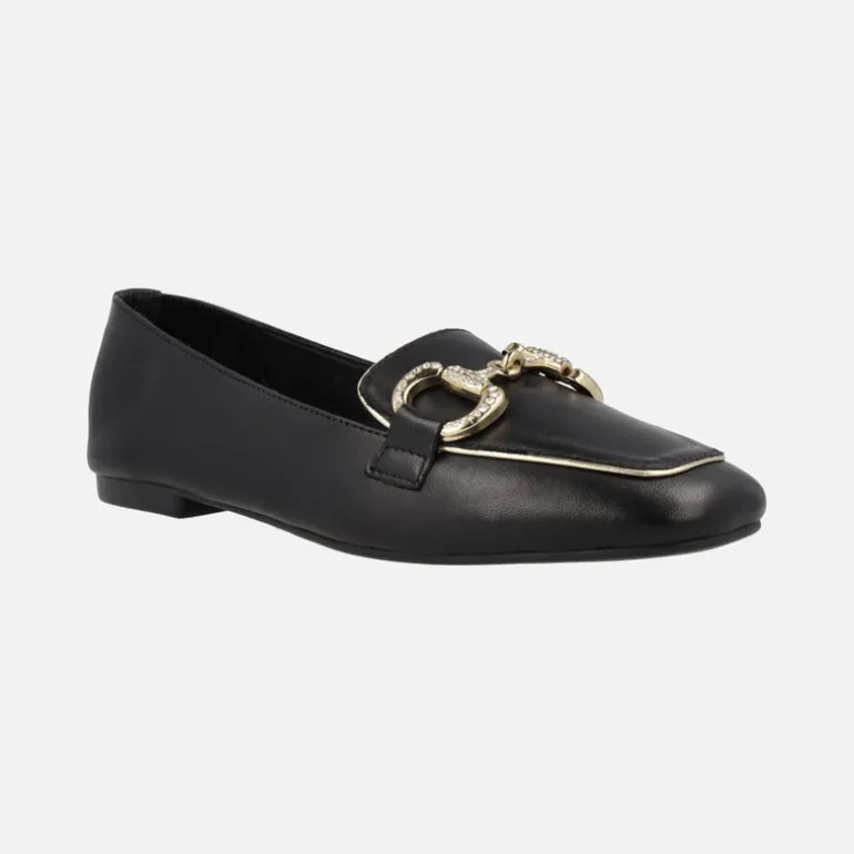 Mocasines planos de piel con adorno metálico para mujer