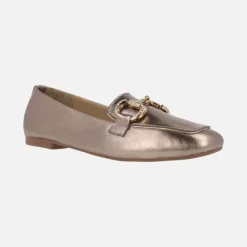 Mocasines planos de piel con adorno metálico para mujer