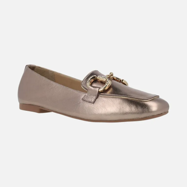 Mocasines planos de piel con adorno metálico para mujer