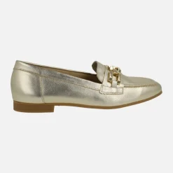 Mocasines planos en piel metalizada oro con adorno metálico