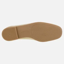 Mocasines planos en piel metalizada oro con adorno metálico