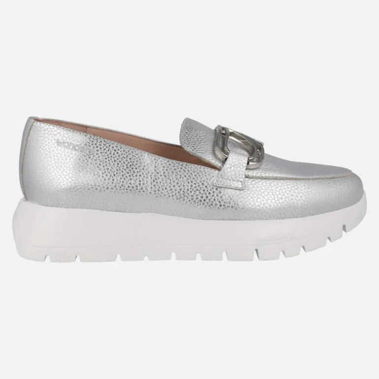 Mocasines Sidney en piel metalizada con adorno metálico