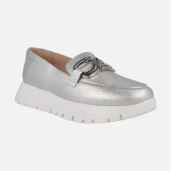Mocasines Sidney en piel metalizada con adorno metálico