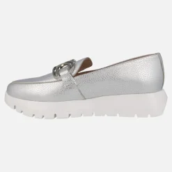 Mocasines Sidney en piel metalizada con adorno metálico