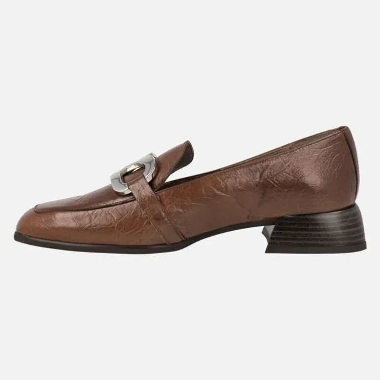 Mocasines Suri para mujer en piel texturizada con adorno metálico