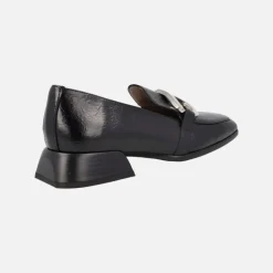 Mocasines Suri para mujer en piel texturizada con adorno metálico