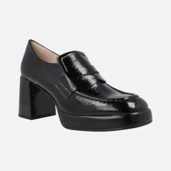 Mocasines Tokio en charol con adorno de antifaz