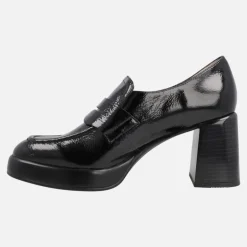 Mocasines Tokio en charol con adorno de antifaz