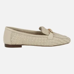 Mocasines trenzados de piel en color beige con adorno