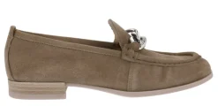 Mocasines Unisa Dafoe en serraje taupe con adorno de cadena