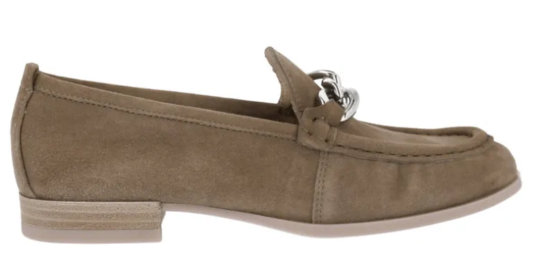 Mocasines Unisa Dafoe en serraje taupe con adorno de cadena