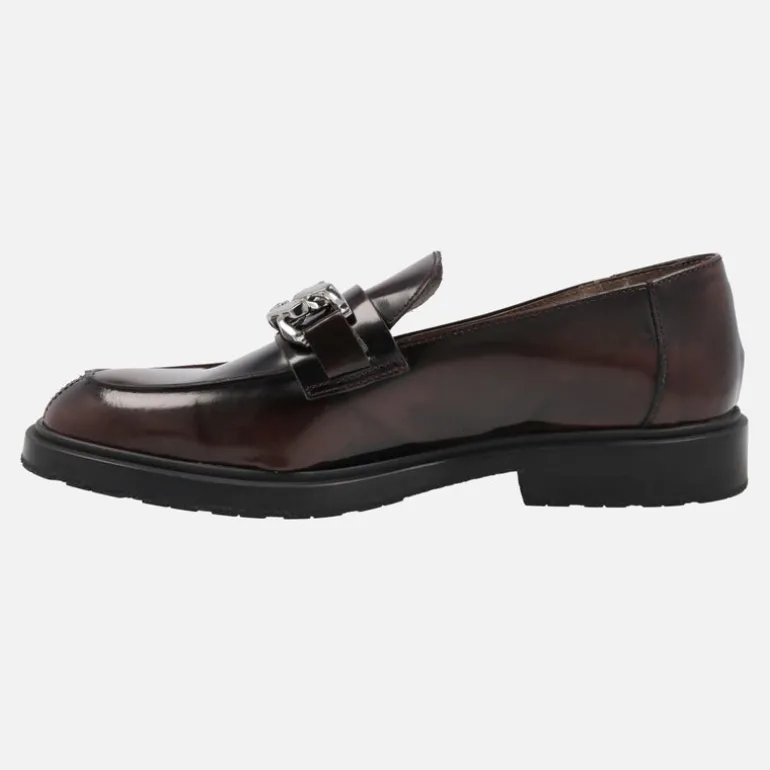 Mocasines Wonders Suri en piel florentik con adorno de cadena