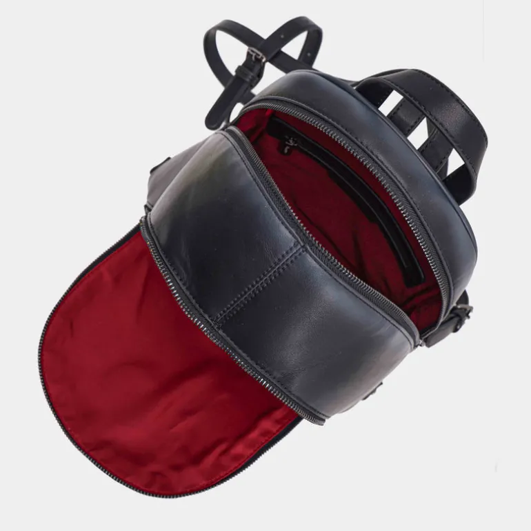 Mochilas de piel vegana con logo metálico Chiclana