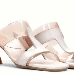 Mules combinados en piel y vinilo Hispanitas