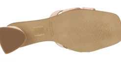 Mules de ante color beige con adorno metálico