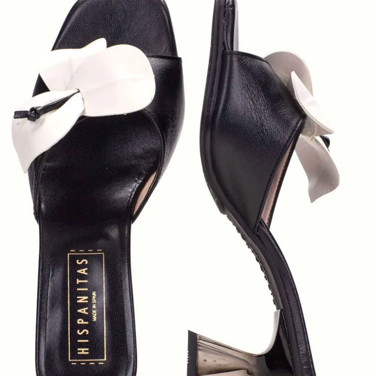 Mules de piel con flor contrastada Hispanitas