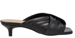 Mules de piel con pala fruncida y tacón bajo