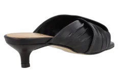 Mules de piel con pala fruncida y tacón bajo