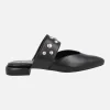 Mules negros de piel con tira ancha al empeine y tachas plateadas Ninfa