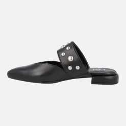 Mules negros de piel con tira ancha al empeine y tachas plateadas Ninfa
