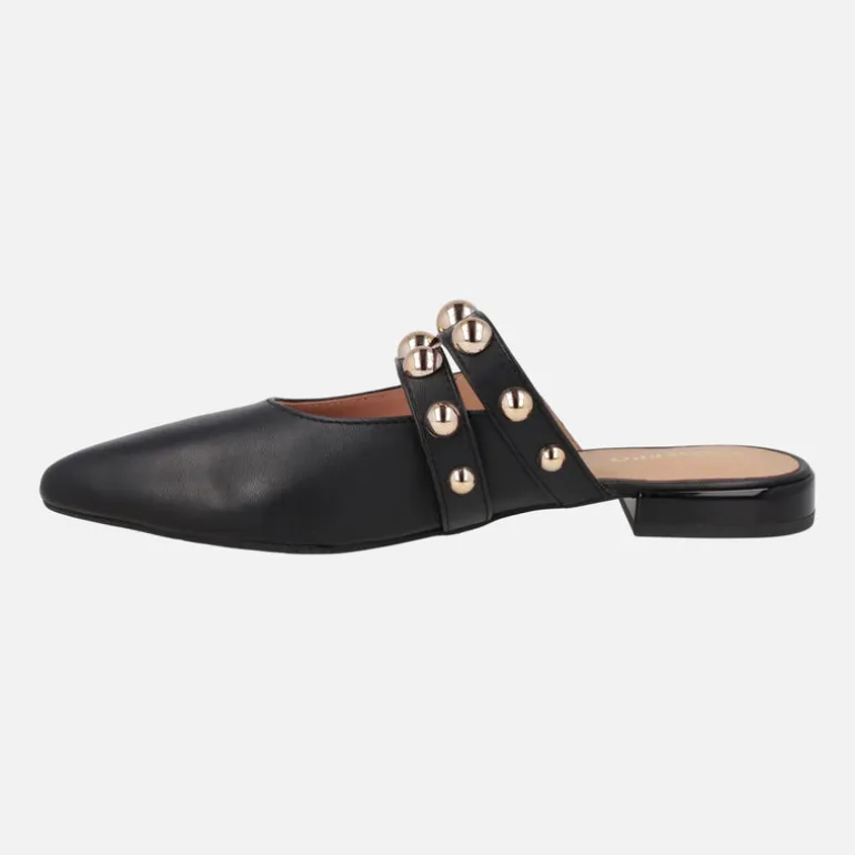 Mules negros de piel con tachas doradas Ahnapee