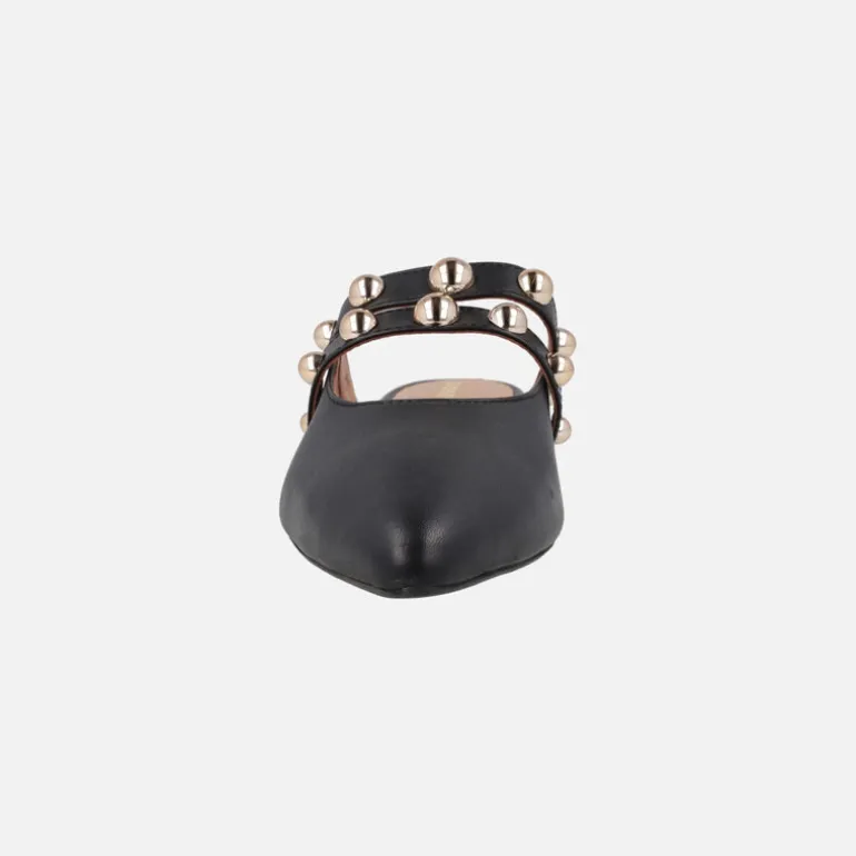 Mules negros de piel con tachas doradas Ahnapee