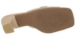 Mules Versalles en ante beige con adorno metálico