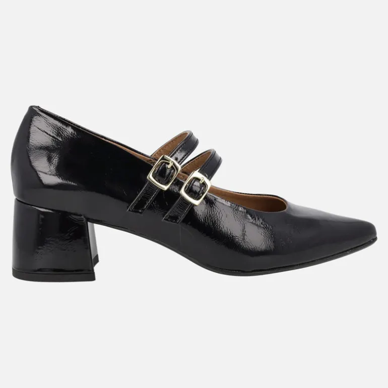 Salones de charol negro con dos tiras con hebillas y tacones de 5 cms