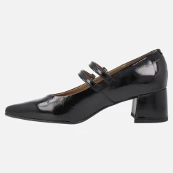 Salones de charol negro con dos tiras con hebillas y tacones de 5 cms