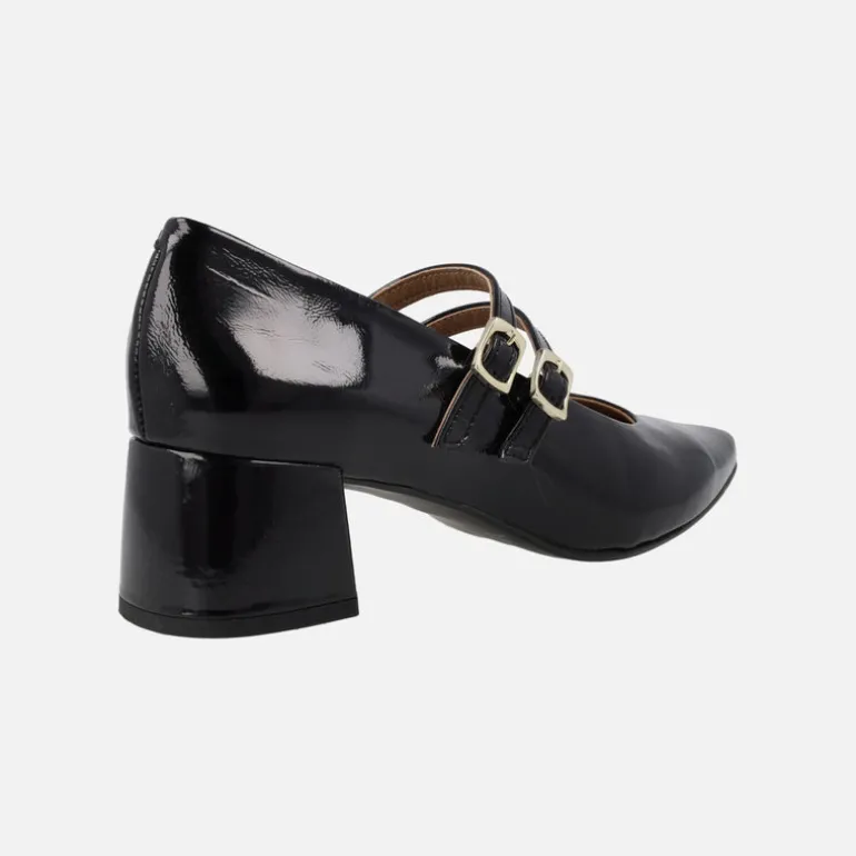 Salones de charol negro con dos tiras con hebillas y tacones de 5 cms