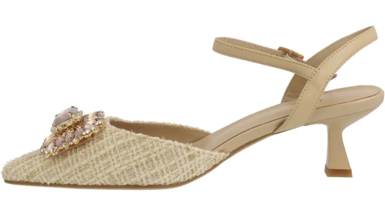 Salones destalonados en tejido con adorno de pedrería