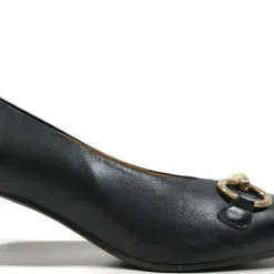 Salones negros de piel con adorno para mujer