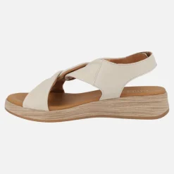 Sandalias bajas de piel con cierre de velcro y nudo