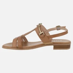 Sandalias bajas de piel con adorno metálico