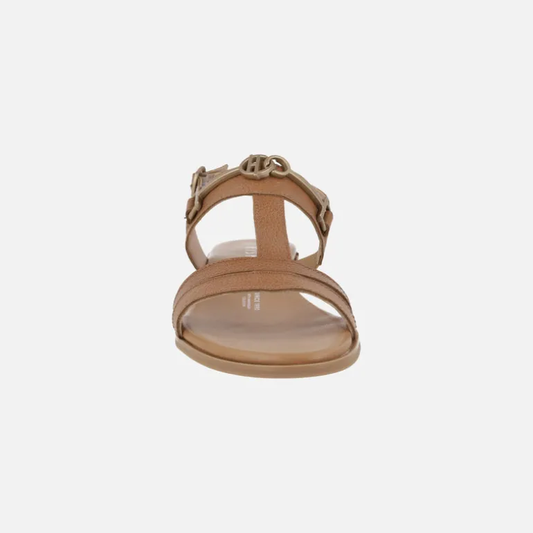 Sandalias bajas de piel con adorno metálico