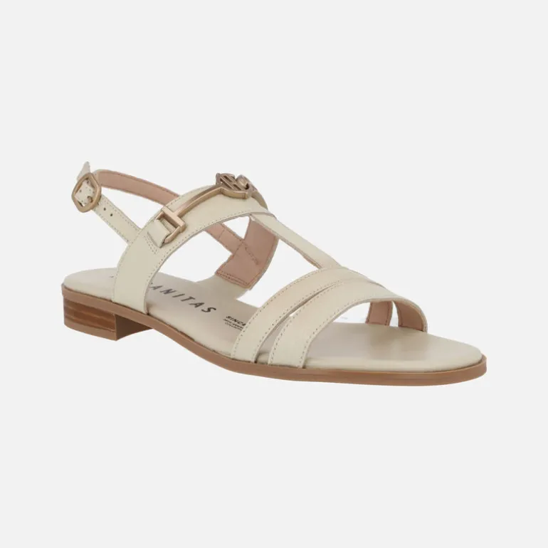 Sandalias bajas de piel con adorno metálico