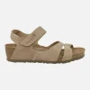 Sandalias bio de piel color beige con cuña y cierre de velcro