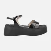 Sandalias Celina en charol negro con plataforma