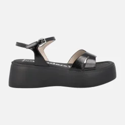 Sandalias Celina en charol negro con plataforma