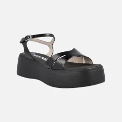 Sandalias Celina en charol negro con plataforma