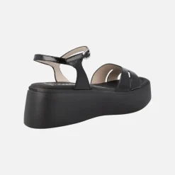 Sandalias Celina en charol negro con plataforma