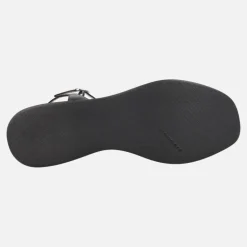 Sandalias Celina en charol negro con plataforma