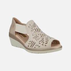 Sandalias cerradas en beige con elásticos laterales