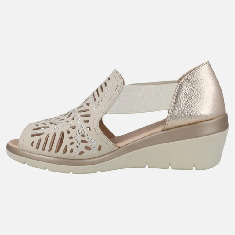Sandalias cerradas en beige con elásticos laterales