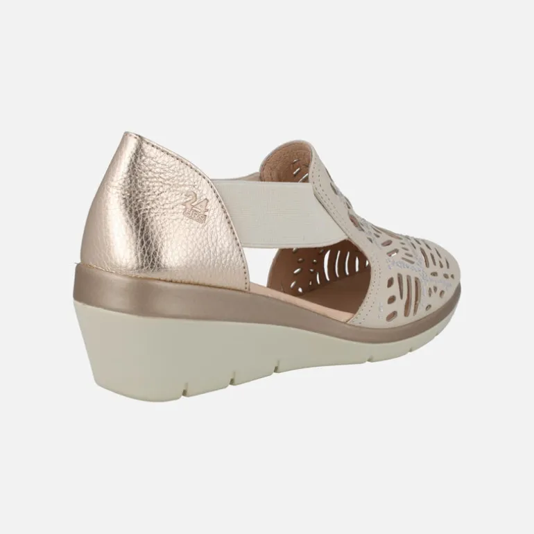 Sandalias cerradas en beige con elásticos laterales