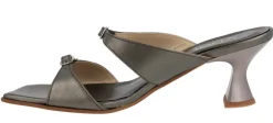 Sandalias Chanel estilo mule con dos tiras con hebillas