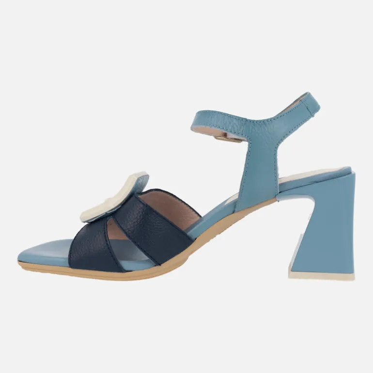 Sandalias combinadas de piel con adorno de hebilla